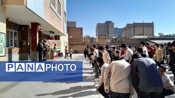حضور خواهر شهید و راوی جنگ در مدرسه ابوریحان بیرونی 