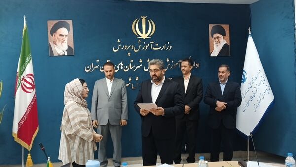تجلیل از رتبه آوران برتر کنکور 1404در سالن جلسات اداره آموزش وپرورش شهرستان قدس