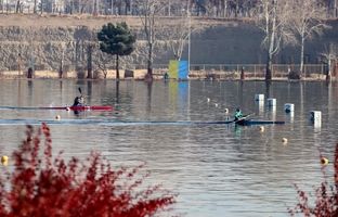 رقابت قایقرانان پنج تیم در لیگ آب‌های آرام/ استقلالی‌ها هم به آب زدند