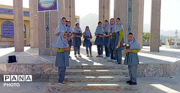 تجدید میثاق معاون وزیر و رئیس سازمان مدارس غیردولتی و مشارکت‌های مردمی وزارت آموزش و پرورش با شهدای گمنام در یاسوج