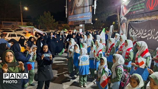 سفیران سلامت ناحیه شش در میدان دانشجو گرد هم آمدند
