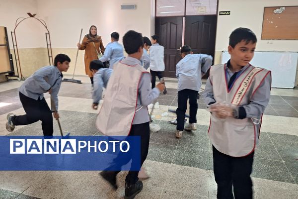 دانش‌آموزان دبستان معارف 6 با پاکسازی مدرسه به پویش چله خدمت پیوستند