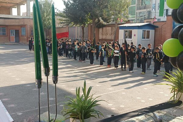 طنین نوای عشق و عزا؛ مراسم عزاداری دهه دوم فاطمیه در مدارس بهارستان‌دو