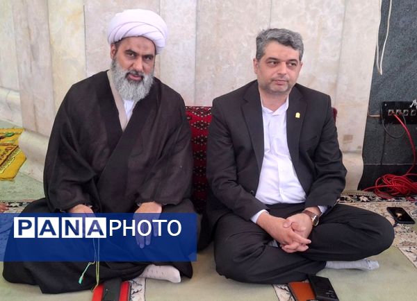 حضور مردم و  فرهنگیان متدین ملارد در صفوف نماز جمعه 