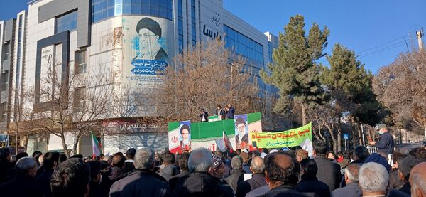 حضور پرشور مردم در راهپیمایی علیه اغتشاشگران در شهرستان شیروان 