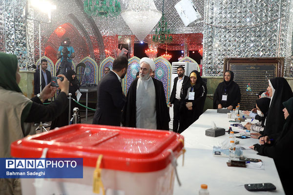 مرحله دوم انتخابات چهاردهمین دوره ریاست‌ جمهوری در آستان امامزاده صالح(ع)