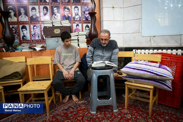 اعتکاف دانش‌آموزی در مسجد امام عصر (عج)