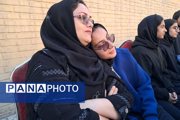 مراسم راز و رهایی؛ پنجره‌ای به دنیای دو نسل در دبیرستان نمونه‌دولتی ولایت بهارستان‌دو