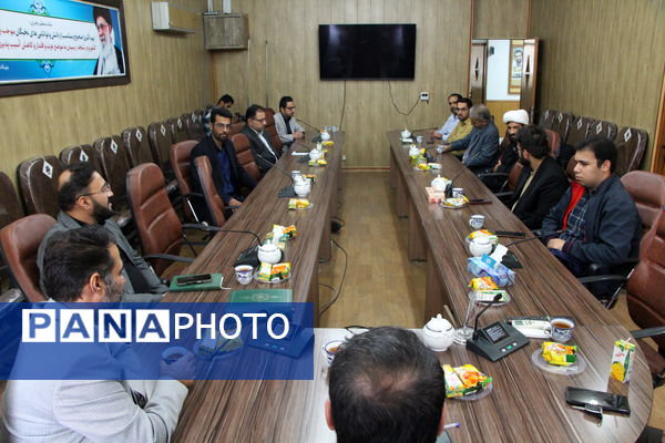 نشست نخبگان استان یزد با مسئول جهاد تبیین کشور