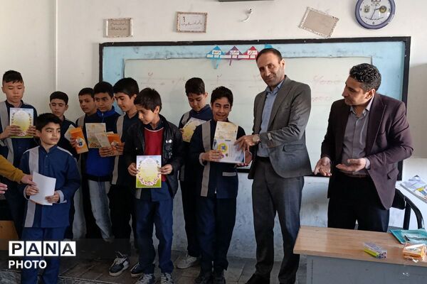 تقدیر از دانش‌آموزان ممتاز دبستان پسرانه شیخ صدوق صباشهر