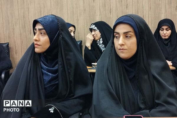آئین تجلیل از فعالان حوزه پرورشی مدارس متوسطه بهارستان دو