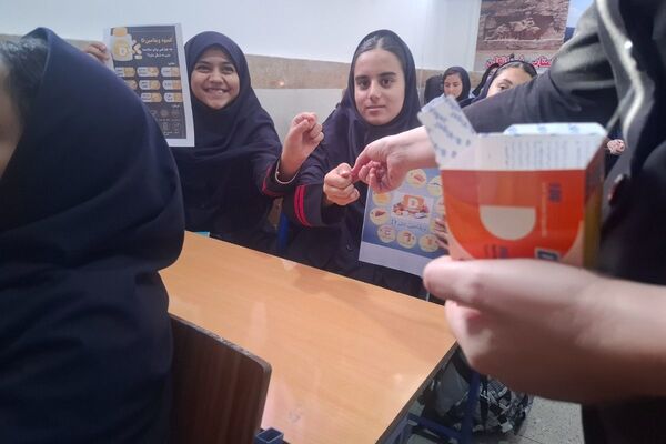 طرح توزیع مکمل‌های آهن و ویتامین D میان دانش‌آموزان متوسطه در مدارس ملارد