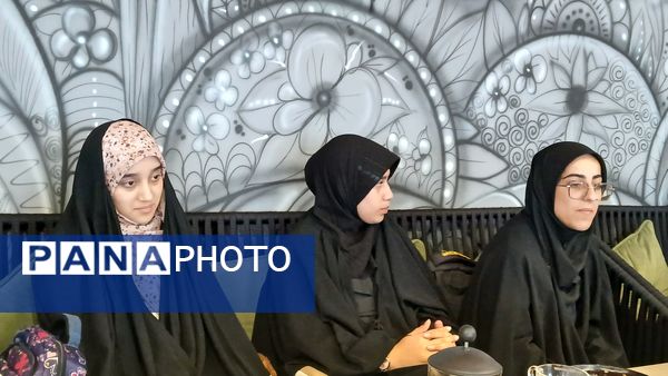 نشست فرماندار محمودآباد با اعضای شورای دانش‌آموزی 