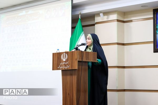 بزرگداشت هفته مقام معلم با تجلیل از ۳۰ معلم نمونه و ۶۰ فرهنگی بازنشسته در لنگرود