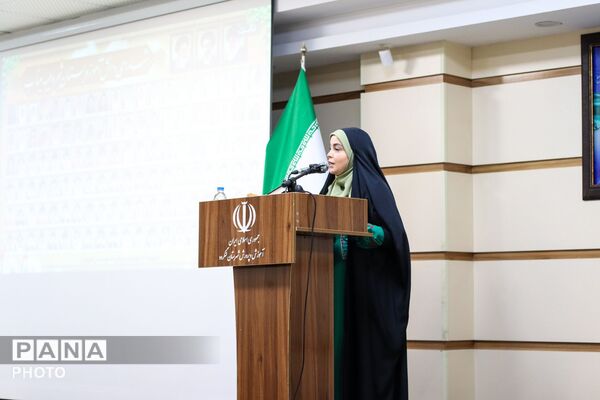 بزرگداشت هفته مقام معلم با تجلیل از ۳۰ معلم نمونه و ۶۰ فرهنگی بازنشسته در لنگرود