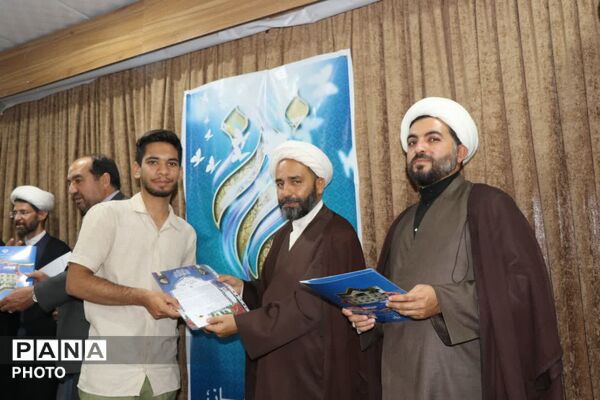 طنین ندای معنویت در هفتمین اجلاس سراسری نماز دانش‌آموزی شهرستان مه‌ولات