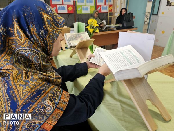 محفل انس با قرآن کریم در دبیرستان اهل‌البیت(ع) ناحیه ۴ کرج 