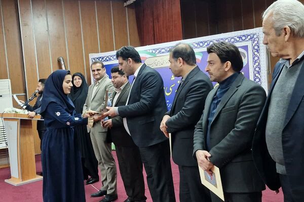 آیین تجلیل و اختتامیه طرح‌های آموزشی معاونت آموزش متوسطه و برگزیدگان رتبه‌های برتر آموزشی در قرچک