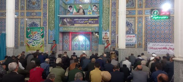 حضور دانش‌آموزان دبیرستان شاهد شهید زیوری پایدار در نماز جمعه اسدآباد 