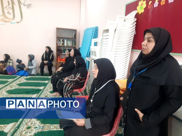 نشست صمیمی انجمن و اولیا پایه هفتم در دبیرستان فرهنگیان ناحیه۷ مشهد