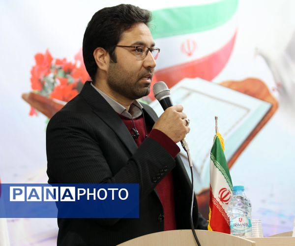 نشست صمیمی هم‌افزایی مربیان قرآنی استان خراسان رضوی