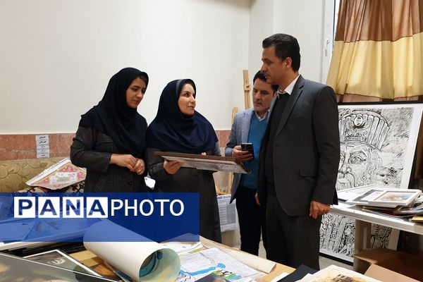 بازدید رئیس آموزش و پرورش شهرستان قدس از داوری آثار جشنواره فرهنگی هنری فردا و پرسش مهر