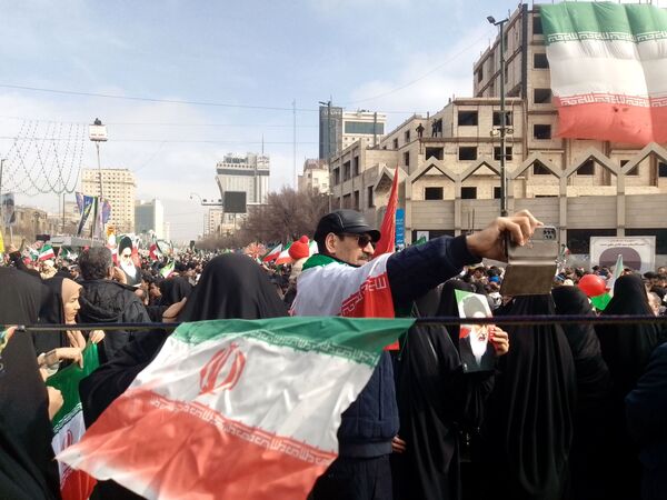 مشهد الرضا شاهد غوغا مردم در راهپیمایی ۲۲ بهمن شد
