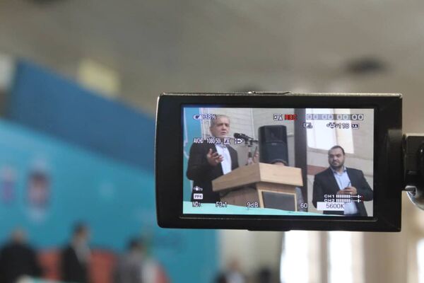 استقبال مردم اهواز از رئیس جمهوری