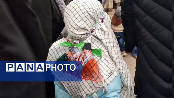 حضور گسترده مردم و دانش‌آموزان خرم‌آباد در جشن ۲۲ بهمن؛ جلوه‌ای از شور انقلابی و وحدت ملی