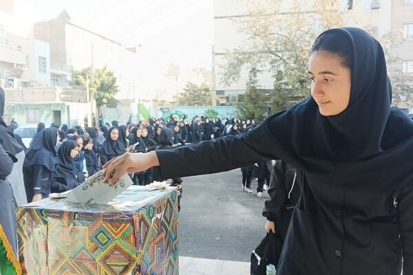  جشن عاطفه ها در دبیرستان های هدی و مشکات