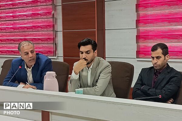 نقشه راه آموزش و پرورش ملارد در جلسه معاونان 