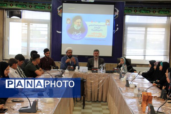 جلسه توجیهی دانش‌آموزان خبرنگار فریدن برای حضور در پای صندوق‌های رای