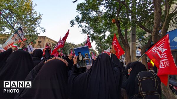 «باید برخاست» در اراک طنین‌انداز شد؛ پیام حماسه رهبر شهید به نسل نوجوان رسید