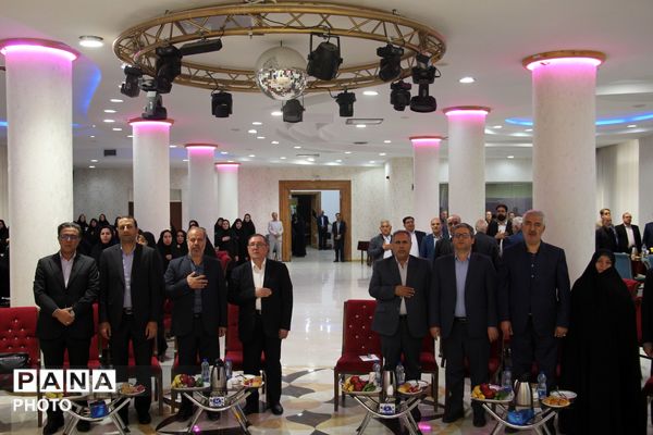 تجلیل از معلمان نمونه ناحیه ۵ تبریز با حضور رئیس کمیسیون آموزش مجلس