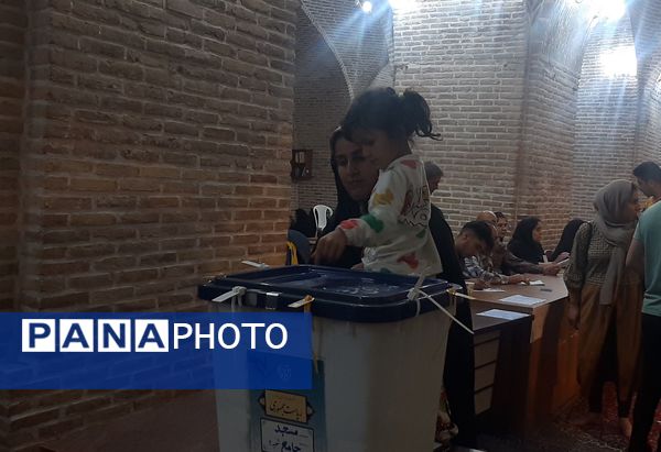 حضور مردم ولایتمدار نیشابور پای صندوق‌های رای