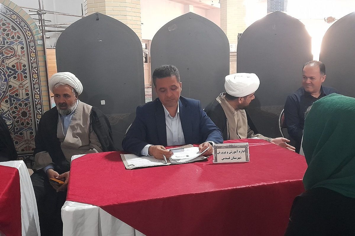 نماز جمعه این هفته قدس با سخنرانی رئیس آموزش و پرورش و برپایی میزهای خدمت