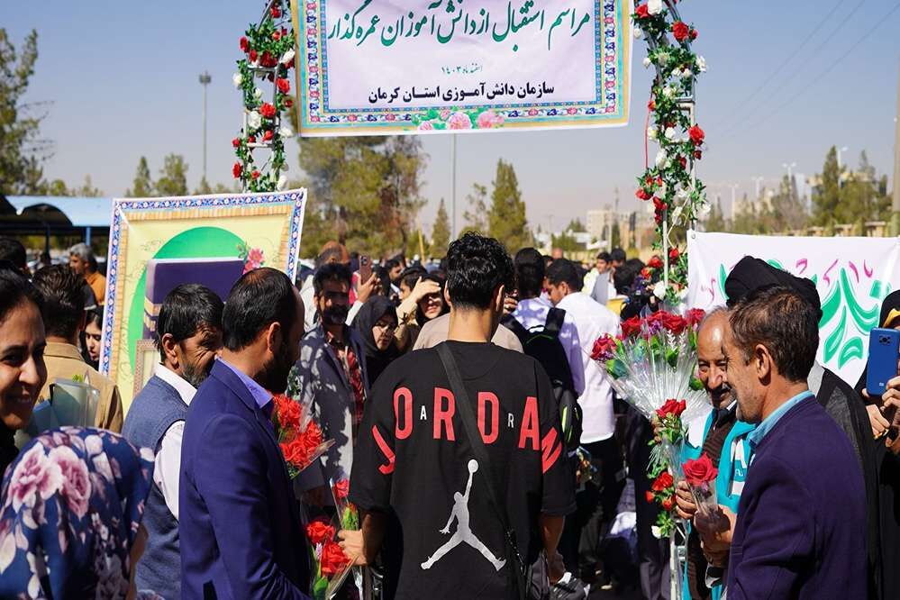 استقبال از دانش‌آموزان عمره‌گذار