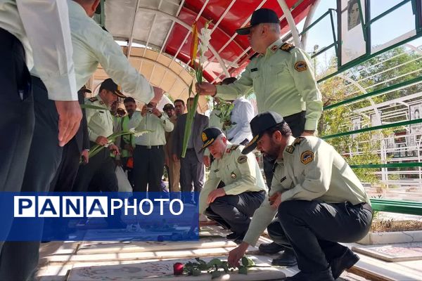 آیین گلباران قبور شهدا در آخرین روز هفته انتظامی