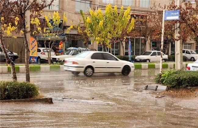 بارش باران و وزش شدید باد در بخش‌های وسیعی از کشور