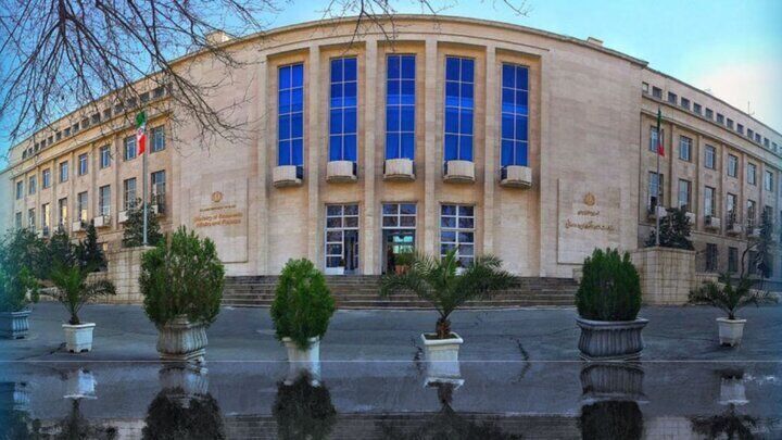 تامین کالاهای اساسی با سرعت در حال انجام است/ پرداخت حقوق کارکنان دولت بدون وقفه‌