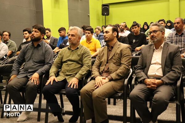تقدیر از مدیران، معاونان و مدیران فعال قرآنی در آیین اختتامیه چهل‌وچهارمین مسابقات قرآن، عترت و نماز شهرستان اسلامشهر 