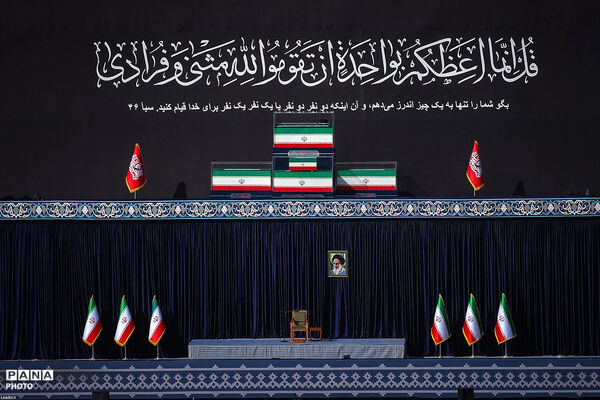 وداع با پیکر مطهر امام شهید امت در مصلای امام خمینی(ره)
