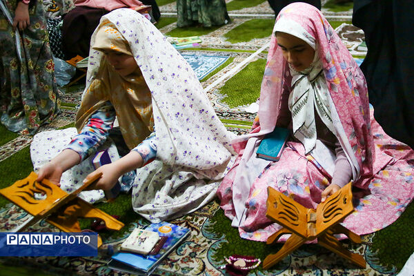 اعتکاف دانش‌آموزی در مسجد لولاگر