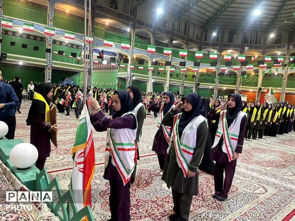 جلوه‌‌ای دیدنی از شور دانش‌‌آموزان در برنامه سالروز تاسیس سازمان دانش آموزی در یزد