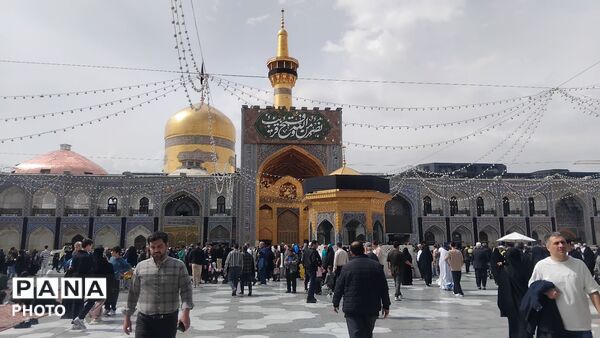 بهار که می‌رسد، صحن‌ها با موج زائران می‌تپد
