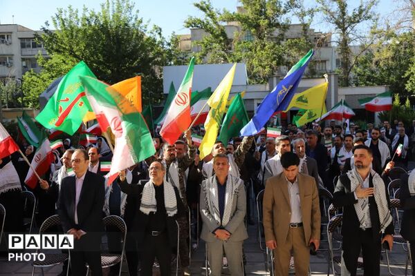 مراسم صبحگاه مشترک بسیج فرهنگیان تهران بزرگ در اداره کل آموزش و پرورش