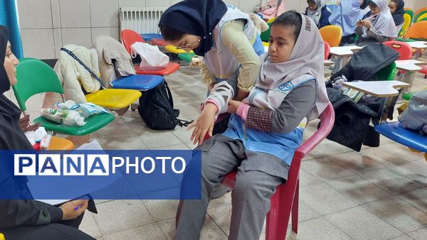 جشنواره رقابت‌های علمی و مهارتی سفیران سلامت ناحیه ۶مشهد