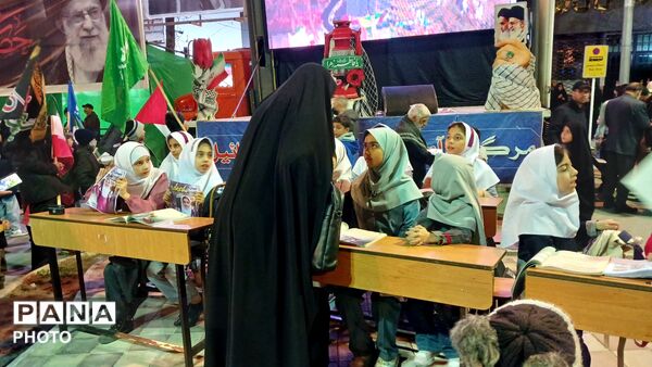حضور پرشور مردم بجنورد در میدان شهید