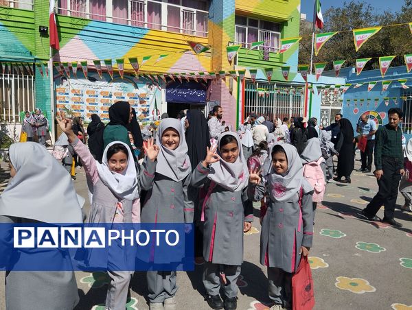 اغاز سال تحصیلی در دبستان دخترانه ربابه اکبرزاده