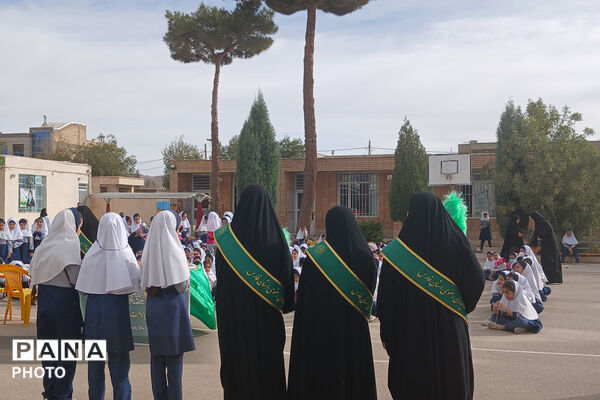 حضور خادم‌یاران رضوی در صبحگاه دبستان نعمت‌الهی آباده
